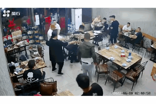 唐山烧烤最新爆料视频,现场混乱，警方介入调查